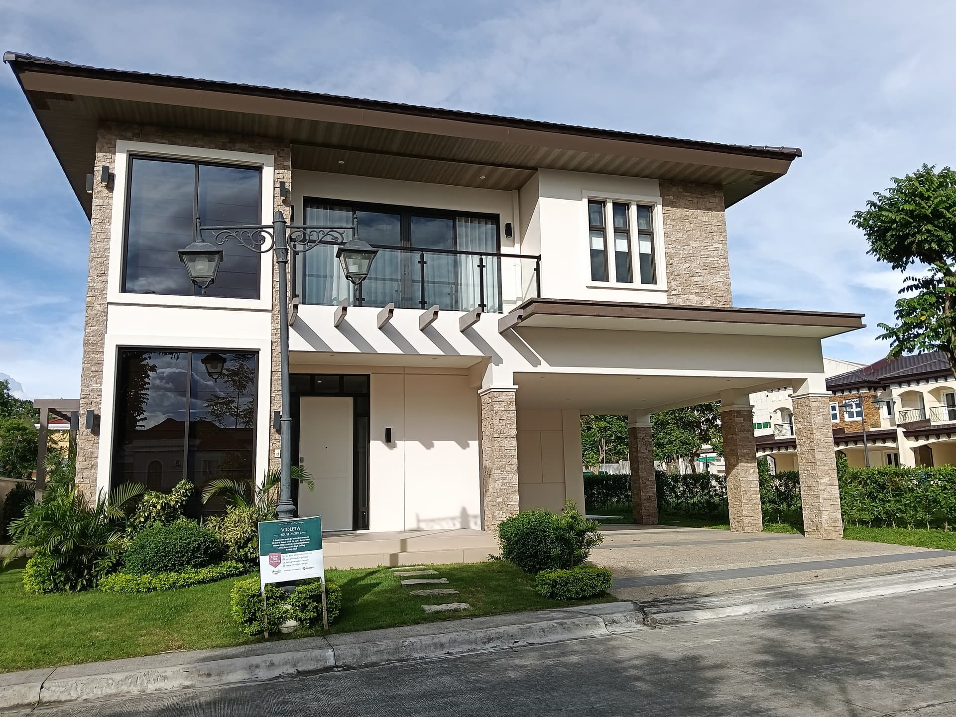 Brandnew House and Lot for Sale inside Versailes Village Las Pinas 4 Carport Furnished - JB