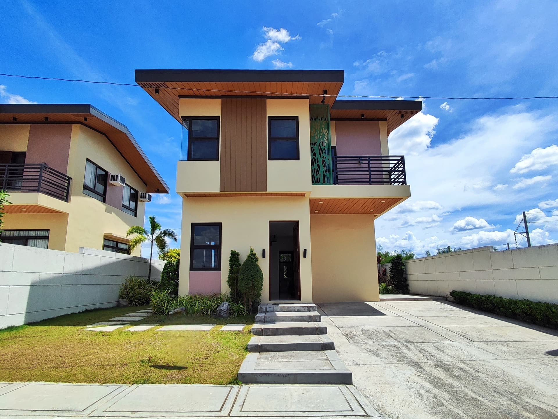 For Sale-11M-2 Storey Single Detached House & Lot w/4BR in Brgy Mabini, Lipa City, Batangas -EA