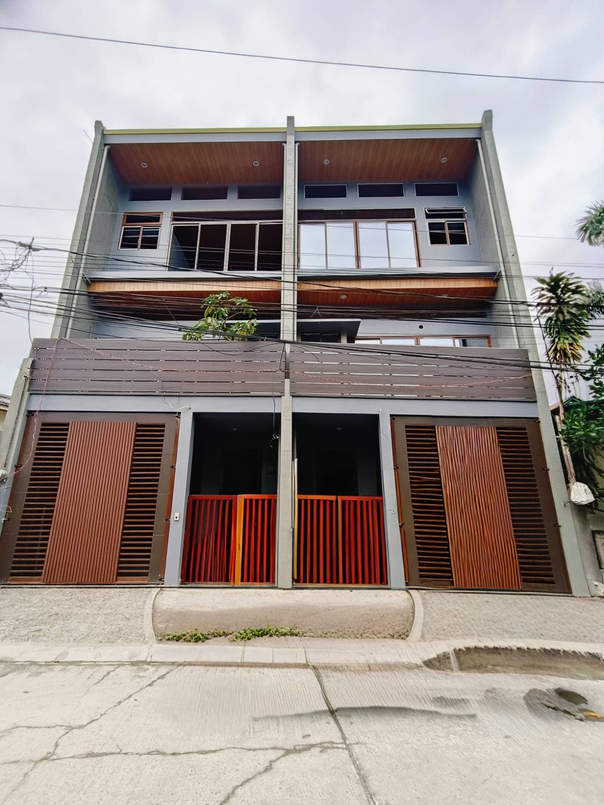 Three Storey Modern House and Lot for Sale in Betterliving Paranaque-MD 