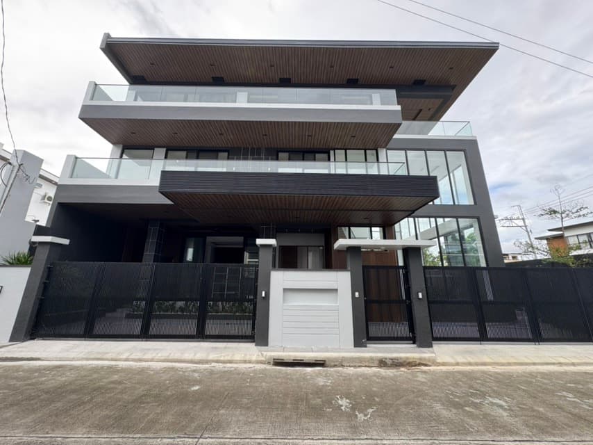 Three Storey Modern Luxury House and Lot for Sale in Greenwoods Village Pasig-MD 