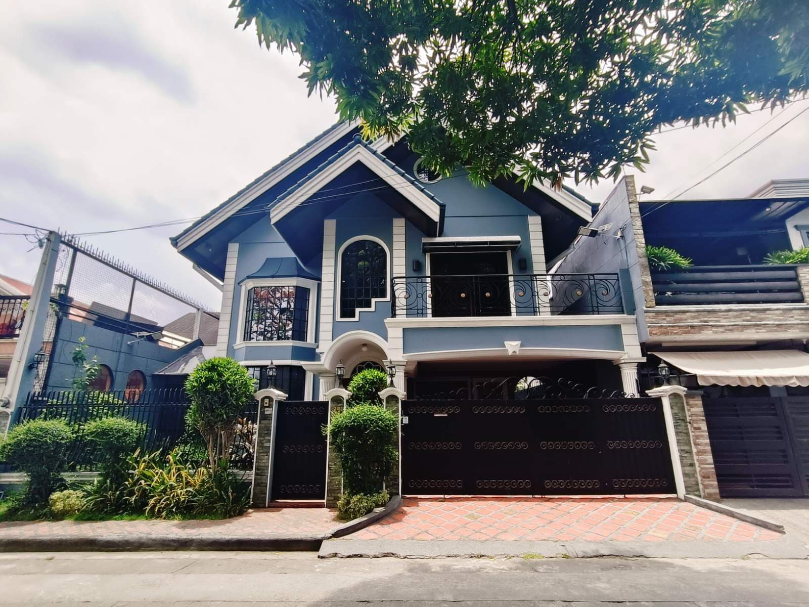 Modern Mediterrean House and Lot for Sale in Greenwoods Pasig near Clubhouse-MD 