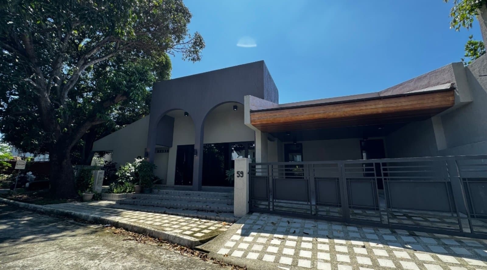 Bungalow House and Lot for Sale in Betterliving Paranaque-MD 
