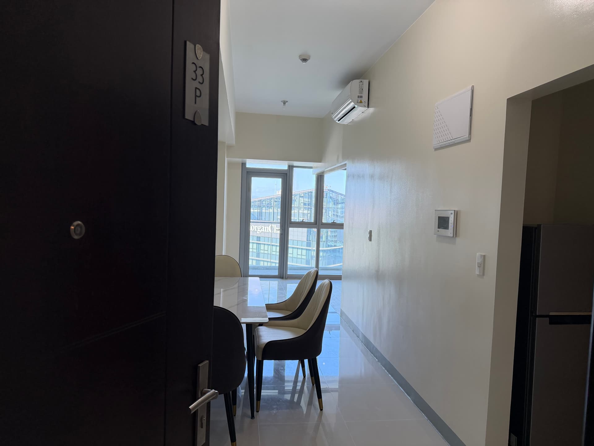 For Sale High Floor 1BR Rent to Own Condo in Uptown Parksuites 2 BGC Taguig near St. Luke's Hospital