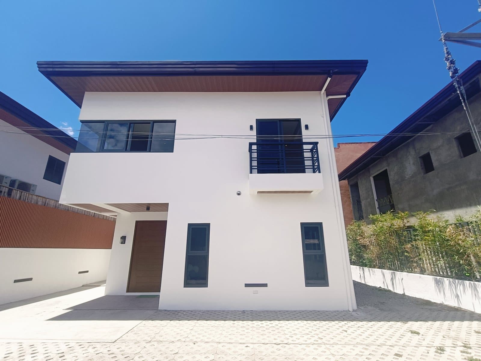 Single Detached House and Lot for Sale in San Isidro Paranaque-MD 