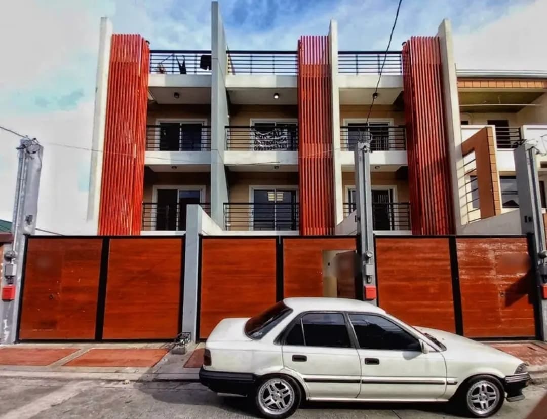  Townhouse with Roofdeck in Kamuning Quezon City For Sale at 15.5M SD 