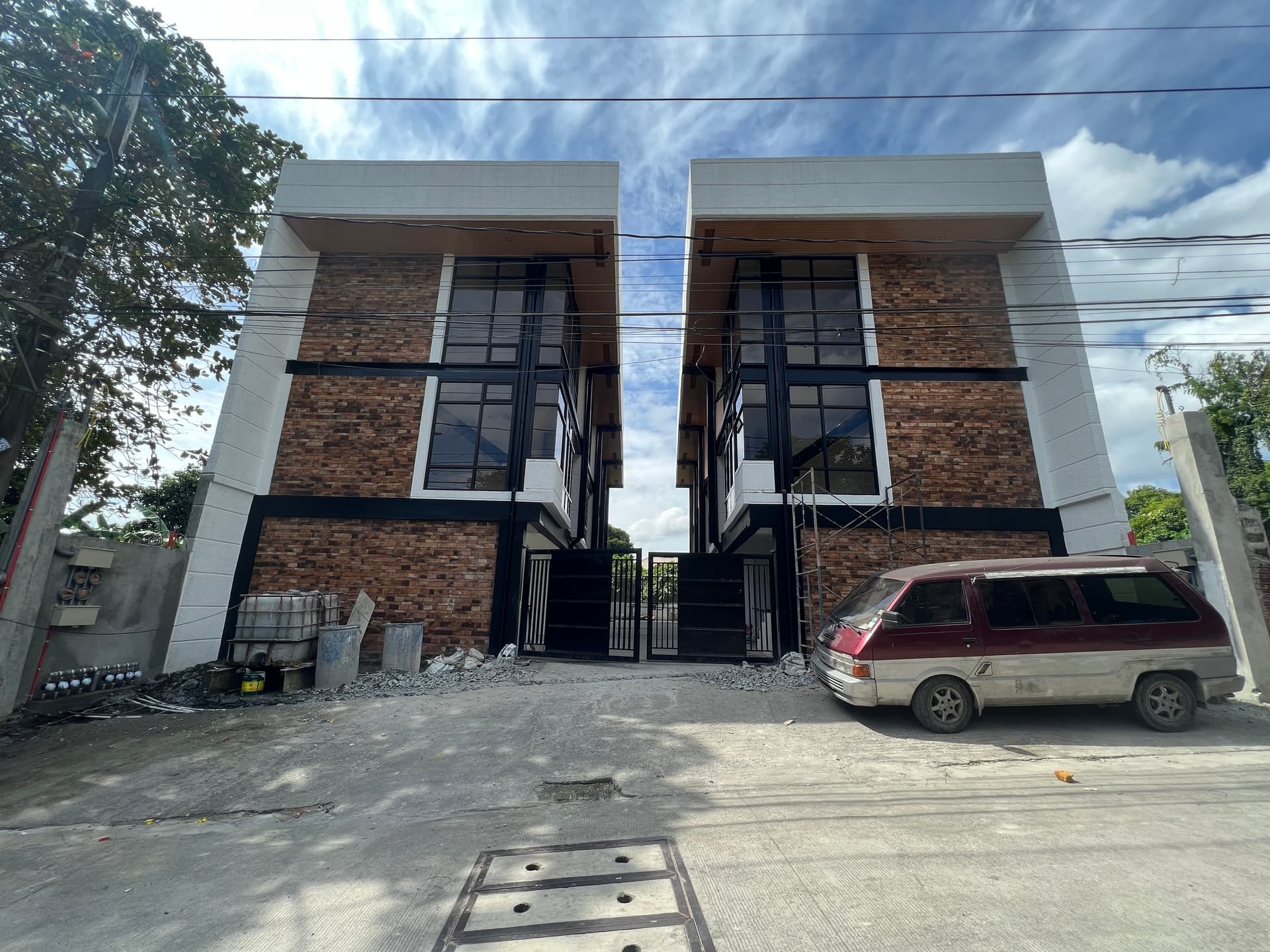 For Sale! East Fairview Park Townhouse with 3 Bedroom 6.8M -AJCF