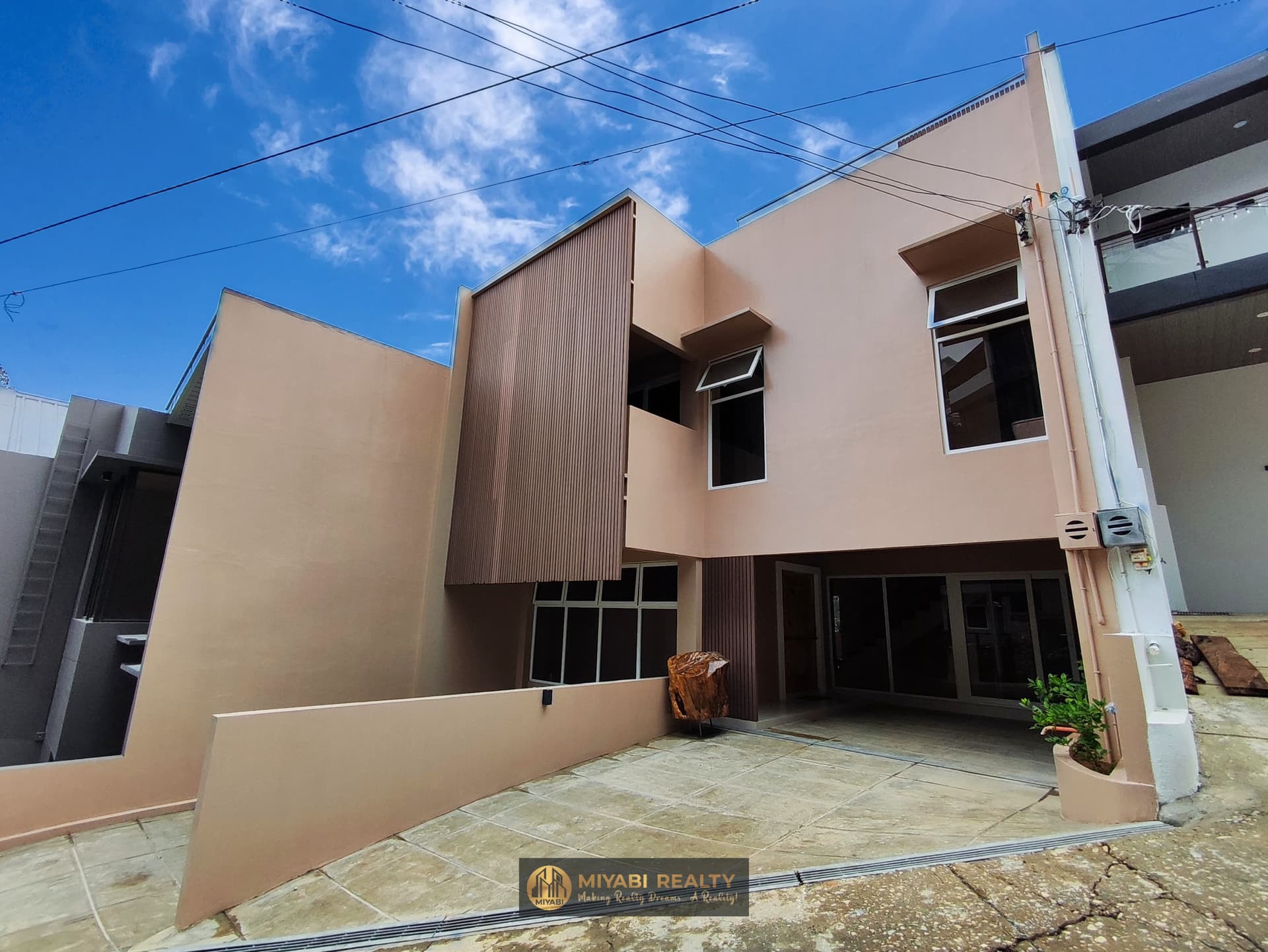 2-Storey Home w/ Roofdeck w/ Panoramic View & Expansive Basement in San Luis, Baguio City - CC