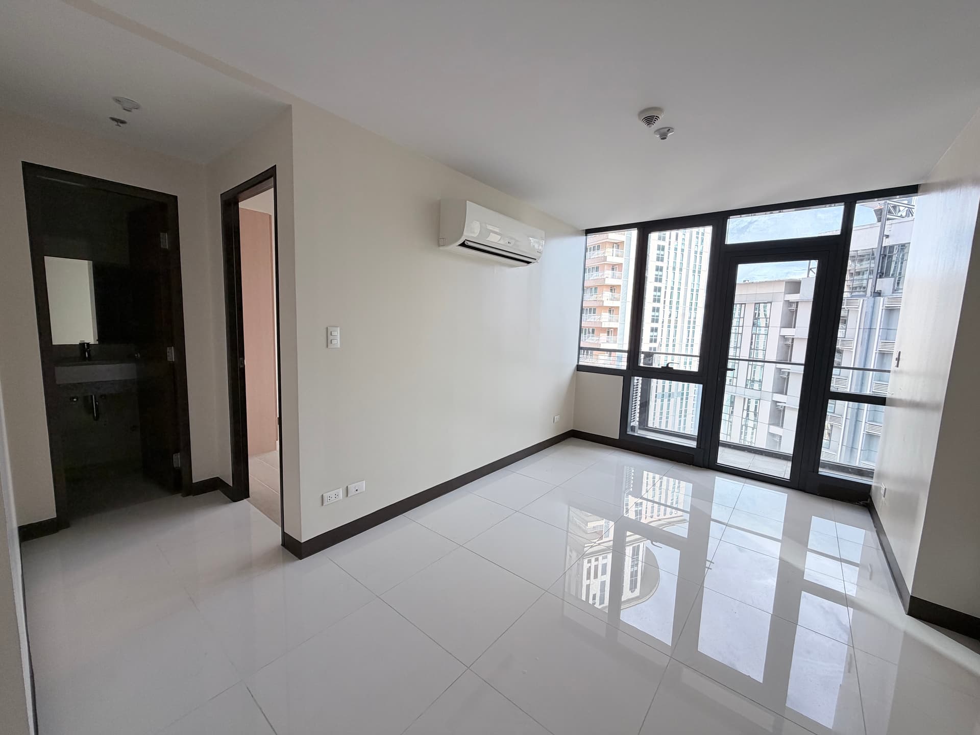 The Florence | 1BR 43.1sqm Condo for Sale in Taguig City - Mckinley