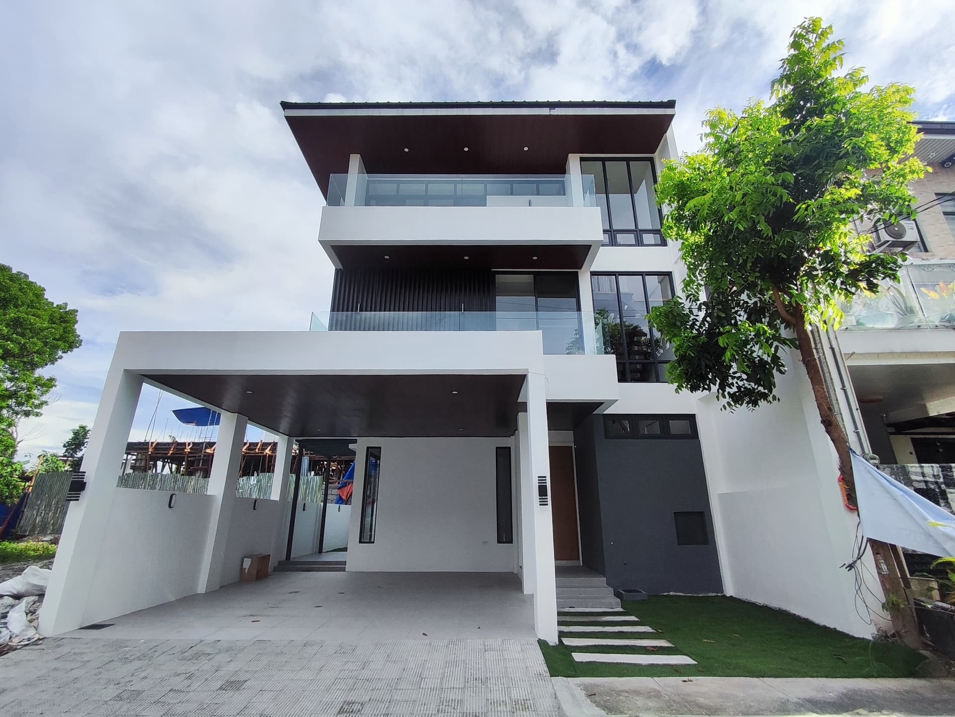 3 Storey Single Attached House And Lot For Sale In Brgy.Concepcion Uno Marikina City-ND