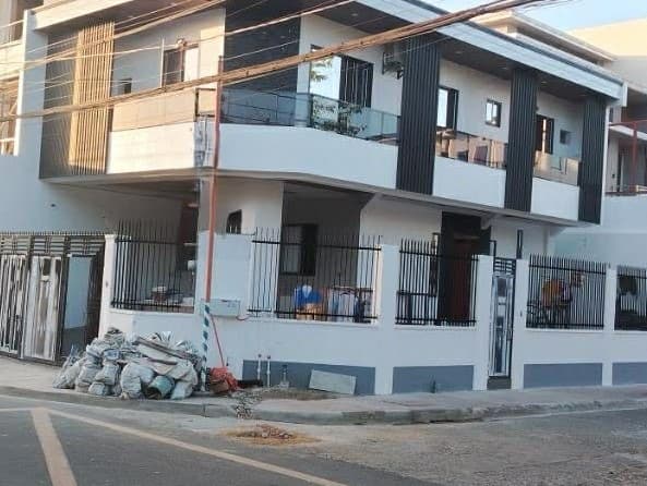 Corner Lot Townhouse for Sale in Concepcion Uno Marikina RG