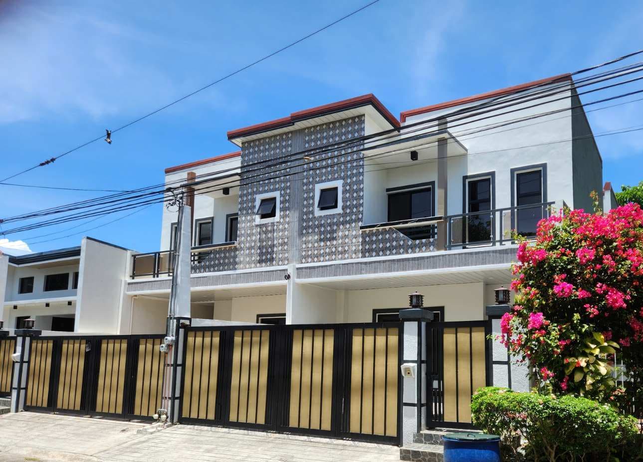 Two Storey 2 Carport Townhoue for Sale in BF Resort Village Las Pinas Corner Unit - JB