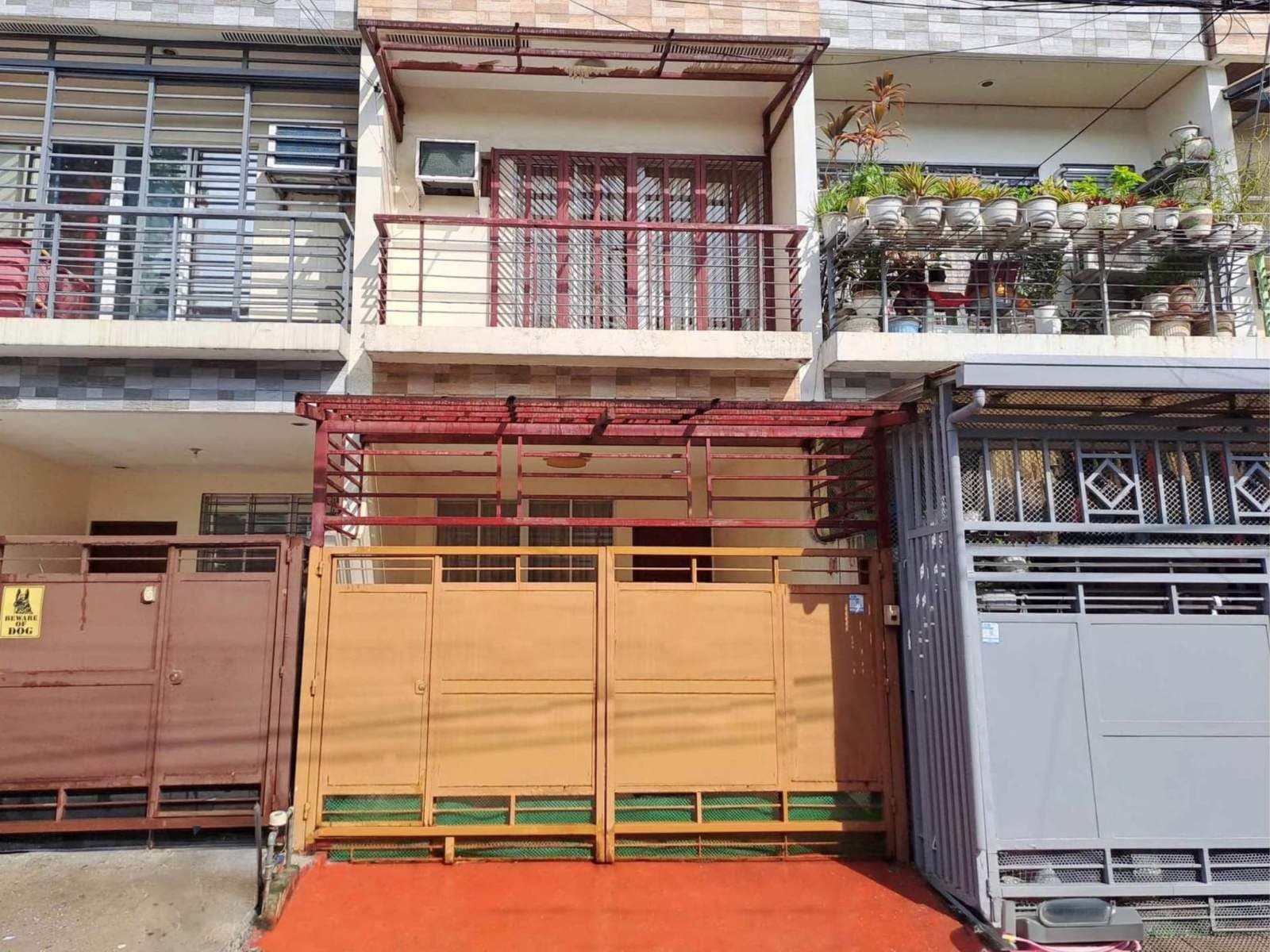 For Sale! New Haven QC Preowned Townhouse near SNR 8.5M -AJCF