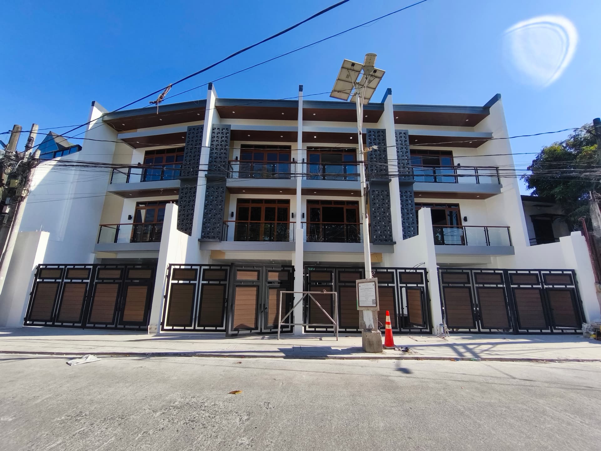 Modern Townhouse For Sale in West Avenue Quezon City near Fishermall SD