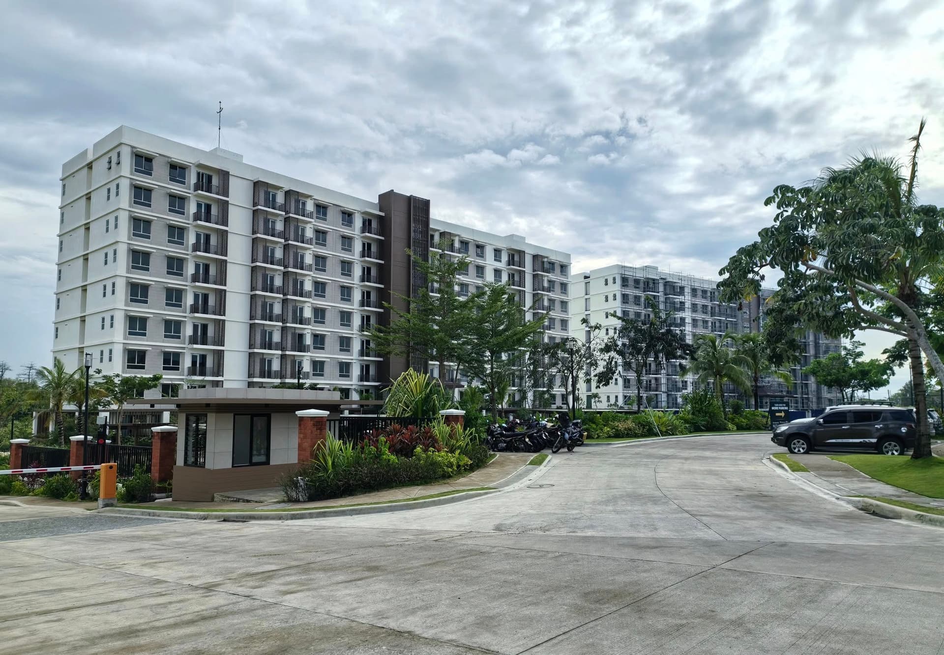 FOR SALE! Studio Unit 38sqm Condominium in Brgy Mandalagan Bacolod-AP