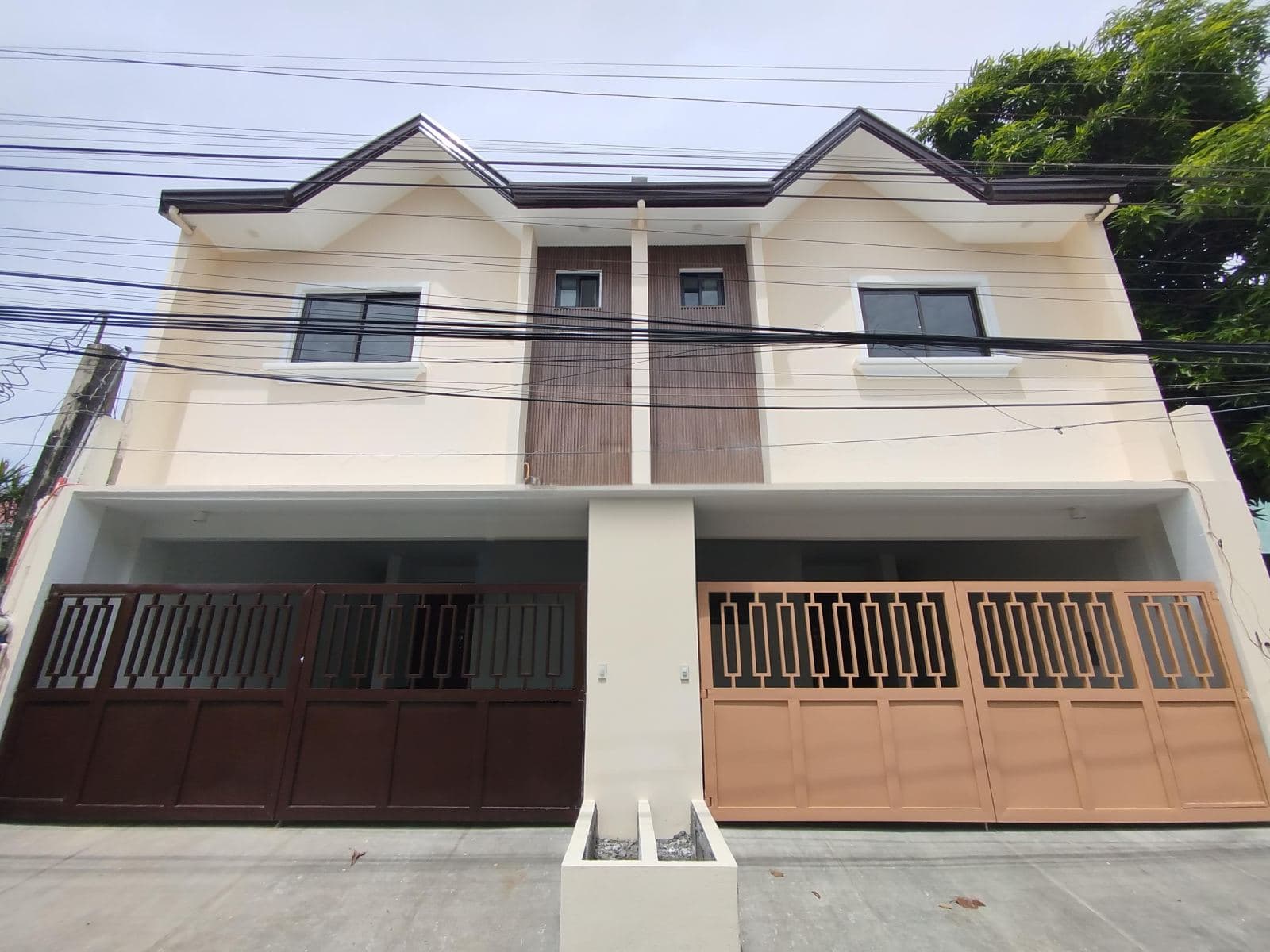 Spacious 5 Bedrooms House and Lot for Sale in Betterliving Paranaque-MD