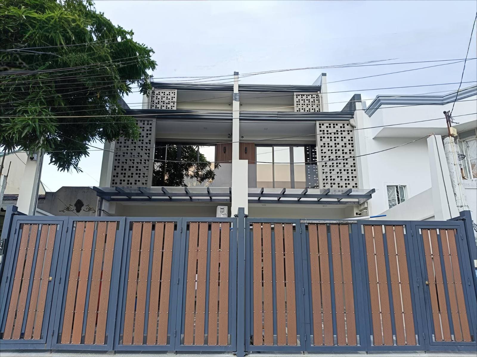 2Car Garage House and Lot for Sale in Betterliving Paranaque Brandnew-MD