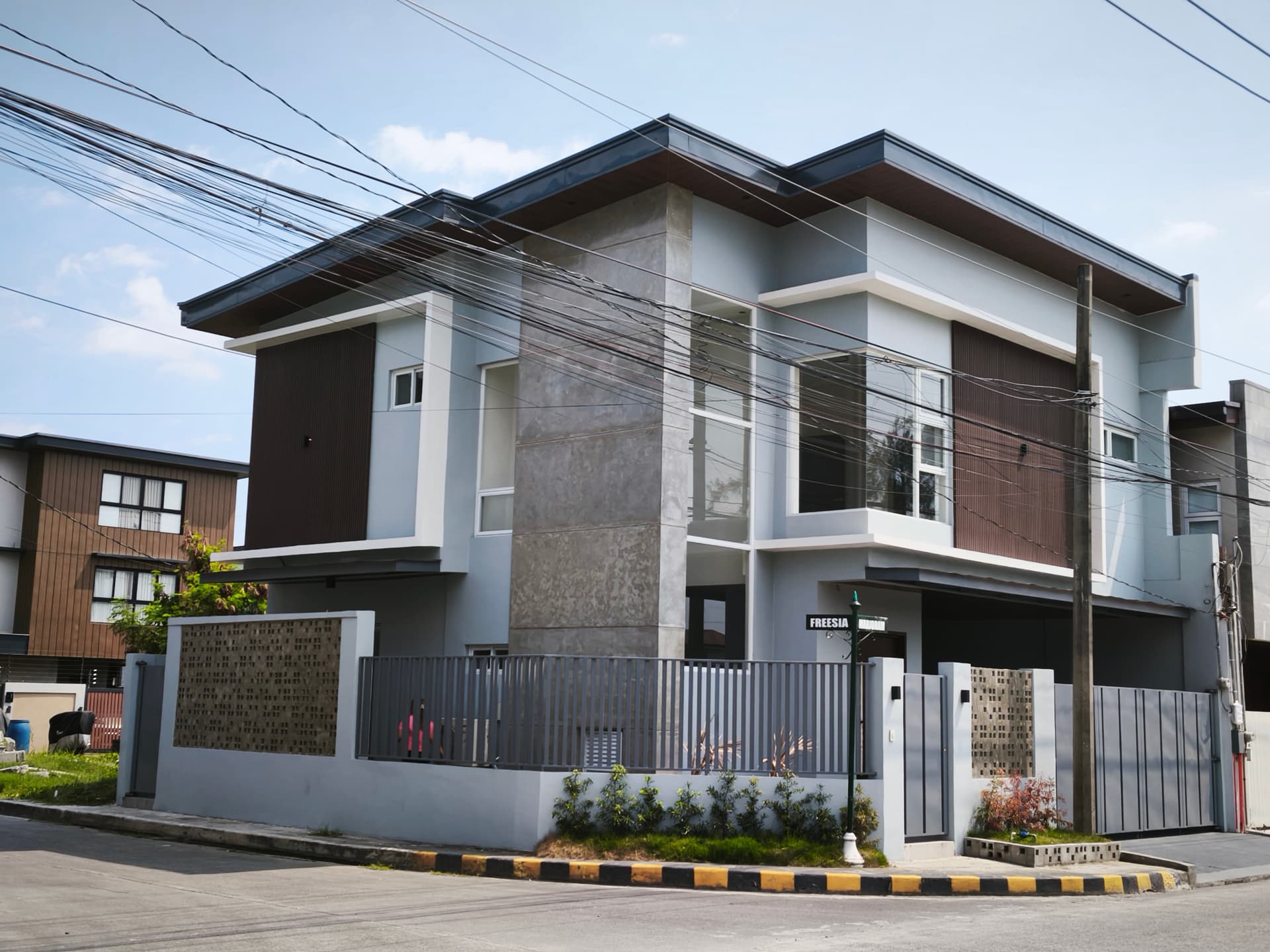 Brand New 5 Bedroom corner House and Lot for Sale in Greenwoods Pasig-MD
