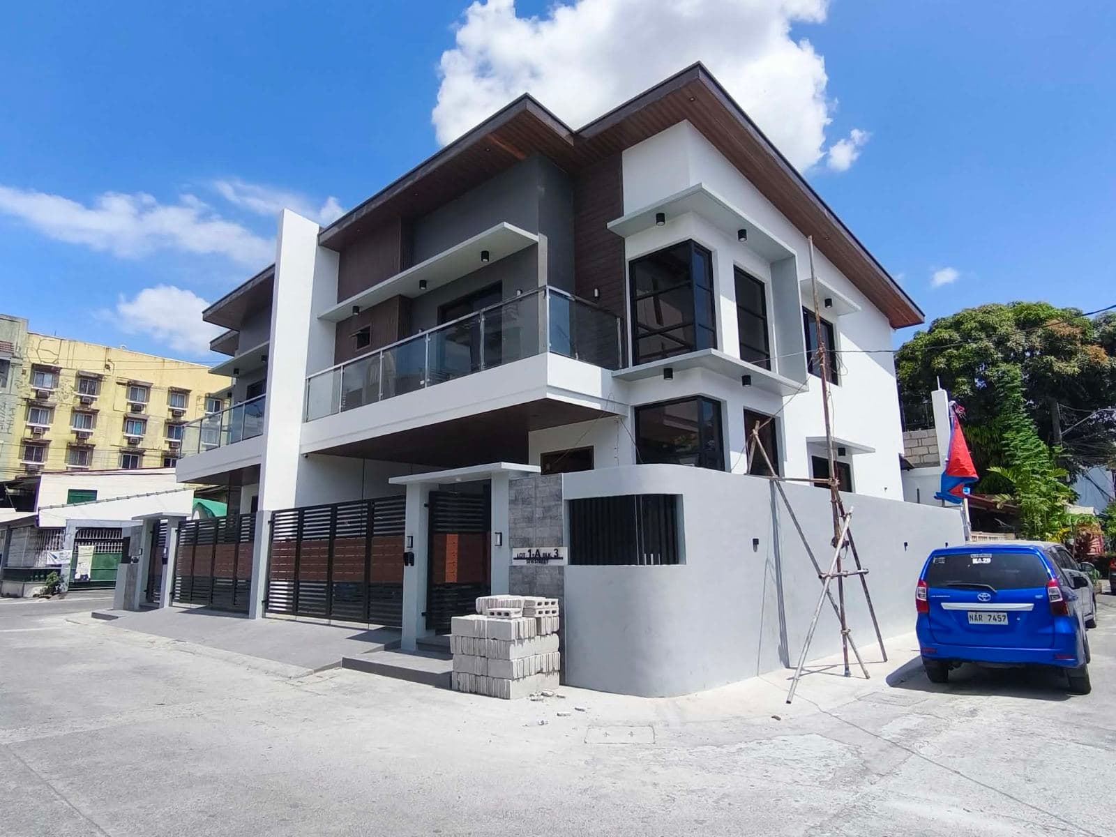 Property main image
