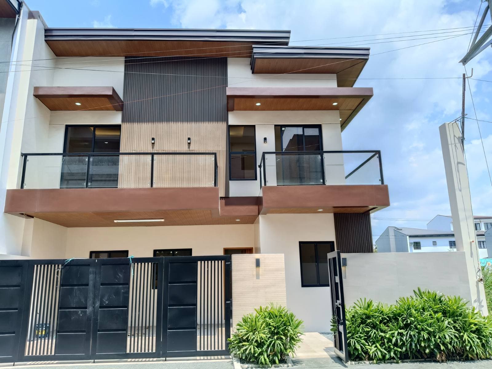 House & Lot for Sale in Greenwoods Village Cainta Modern and Brandnew-MD