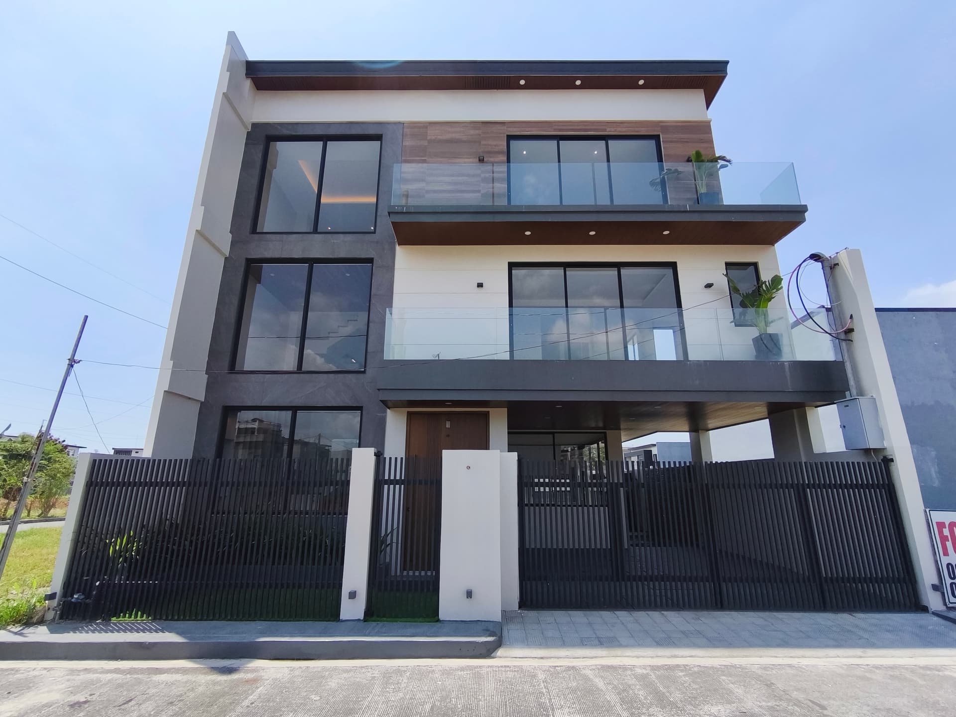 Modern 3Storey Elegant House and Lot for Sale in Greenwoods Village Pasig-MD