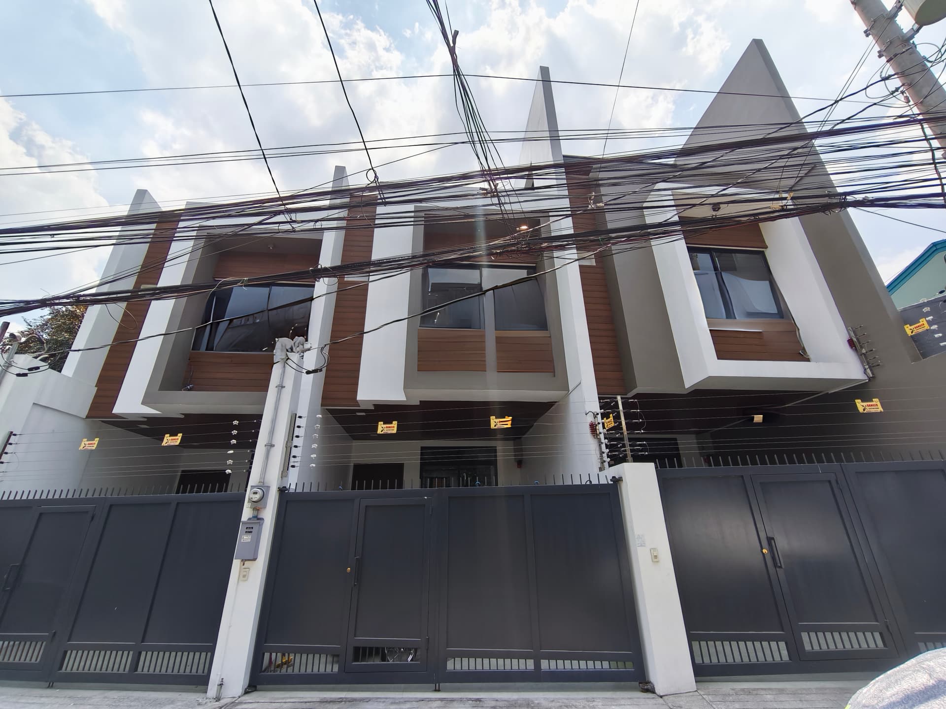 Townhouse For Sale in Brgy Pag Asa Quezon City near SM North and Trinoma SD