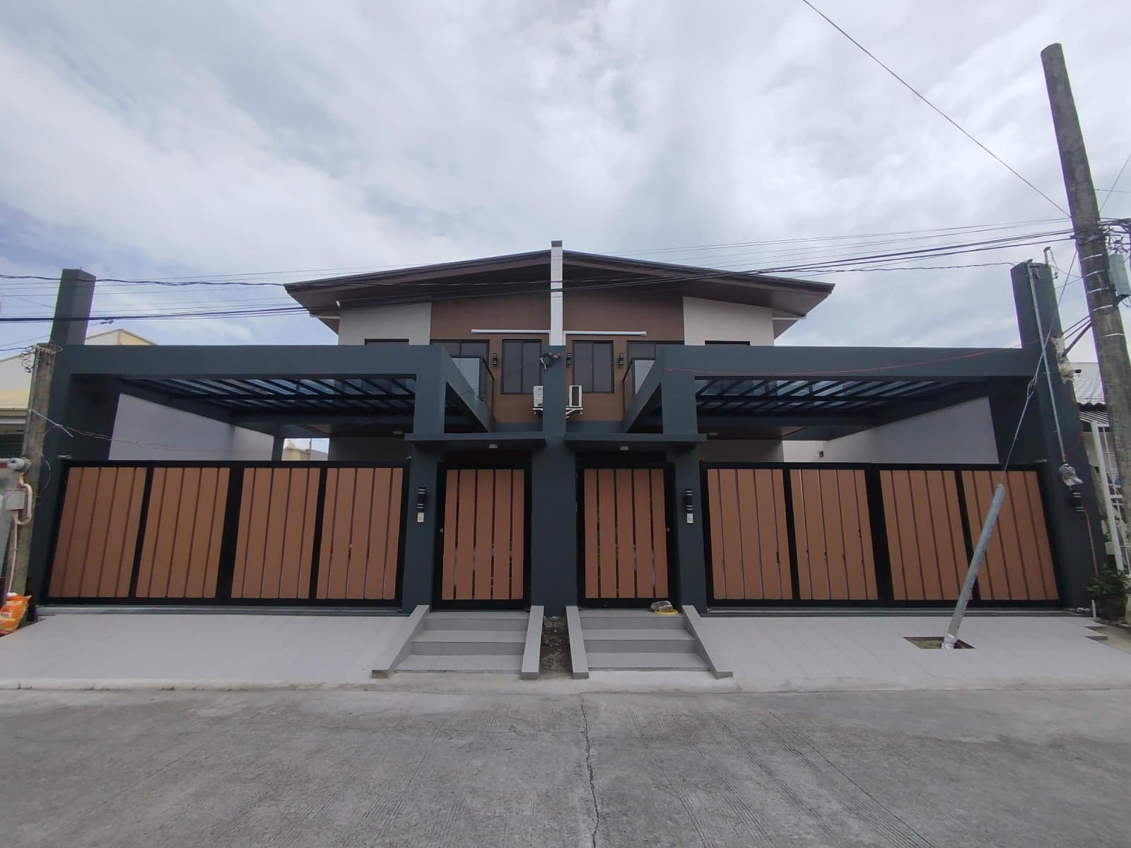 2 Carport 4 Bedrooms House for Sale in Paranaque inside UPS V Village- JB
