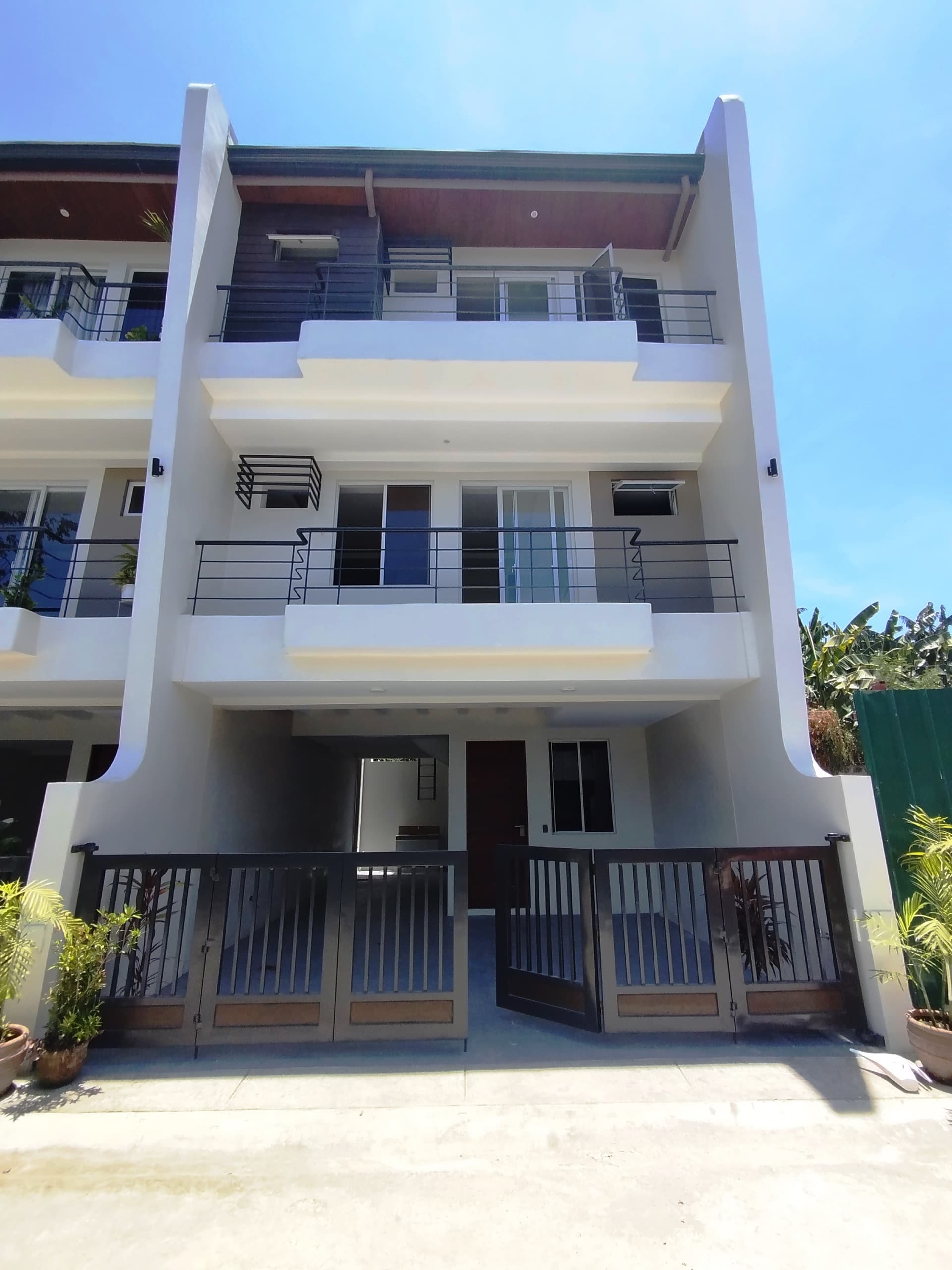 15.8M Three Storey Townhouse for Sale in Merville Paranaque 3 carport - JB