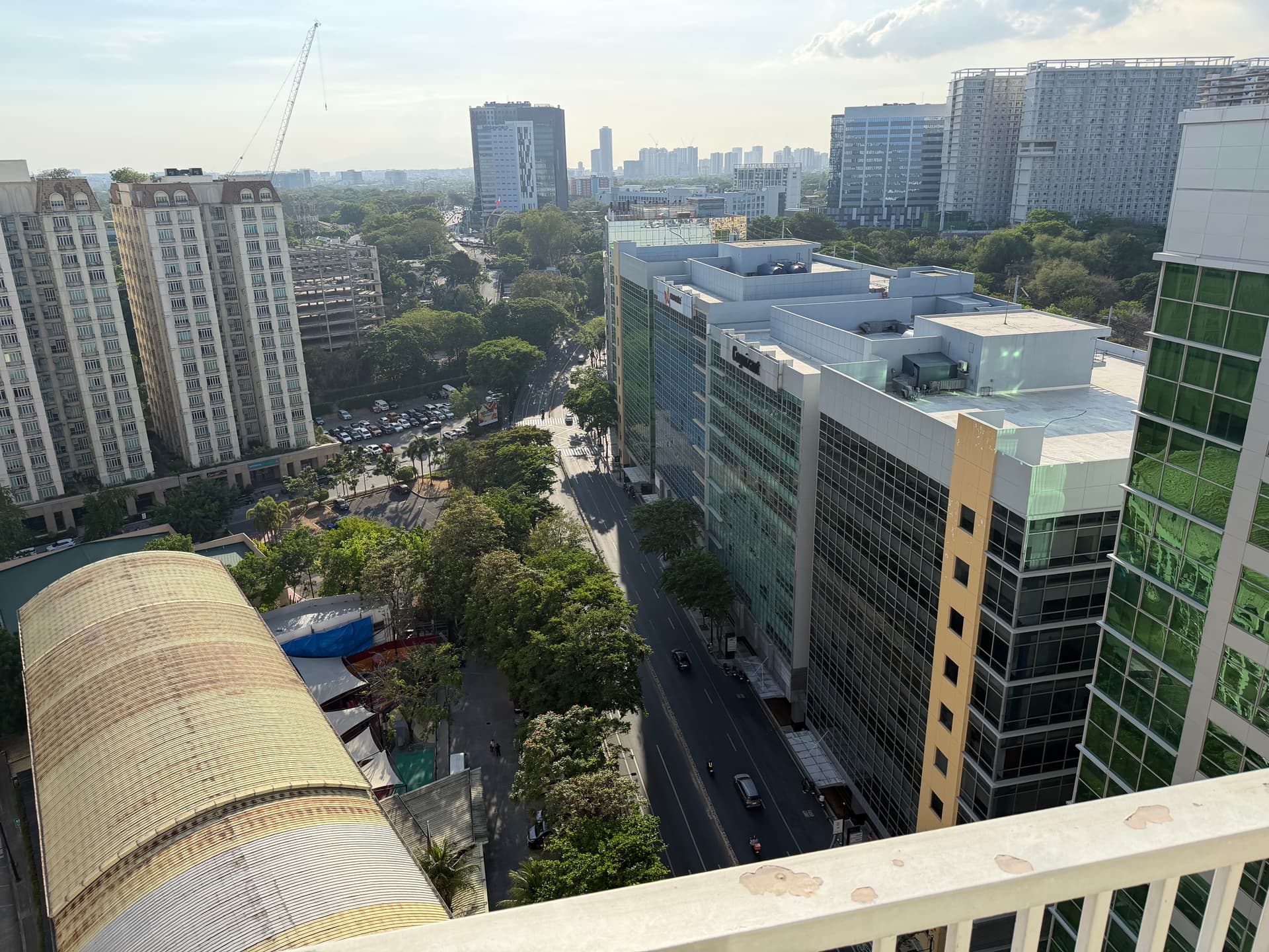 Rent to Own 1BR Condo For Sale in St. Mark Residences McKinley Hill Taguig Facing Makati Skyline