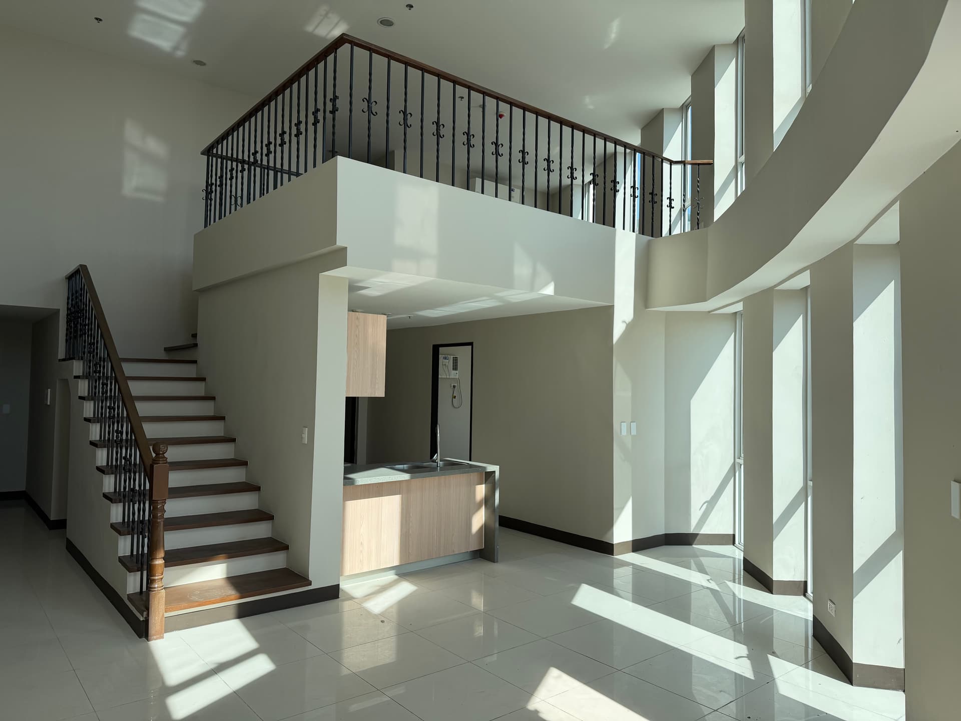 Rent to Own 2 Bedroom Penthouse Loft E - Condo For Sale in St. Mark Residences McKinley Hill Taguig