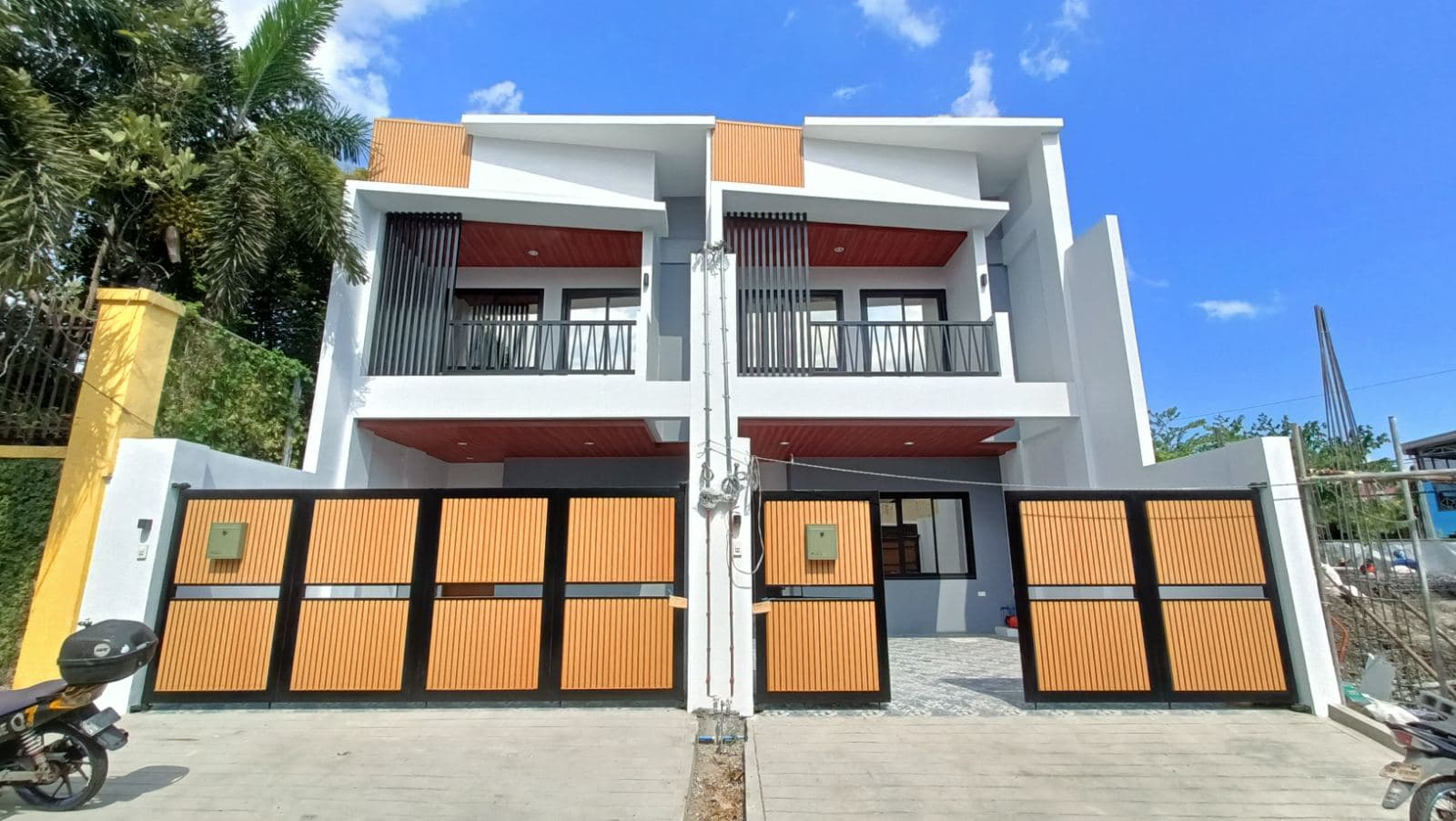 Elegant Townhouse for Sale in Better Living Paranaque 3 Bedrooms 2 Carport - JB