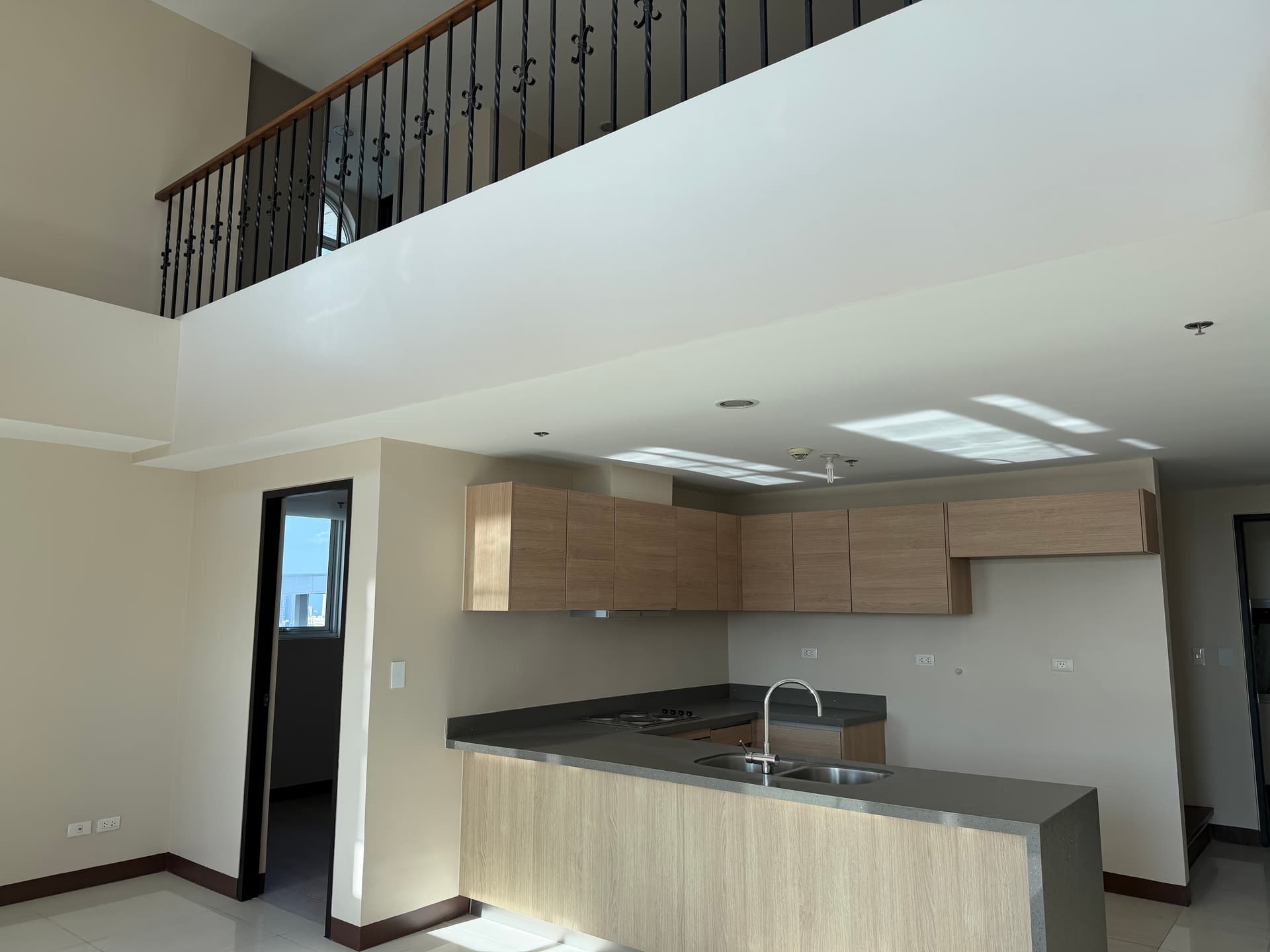 Rent to Own 2 Bedroom Penthouse Loft H - Condo For Sale in St. Mark Residences McKinley Hill Taguig