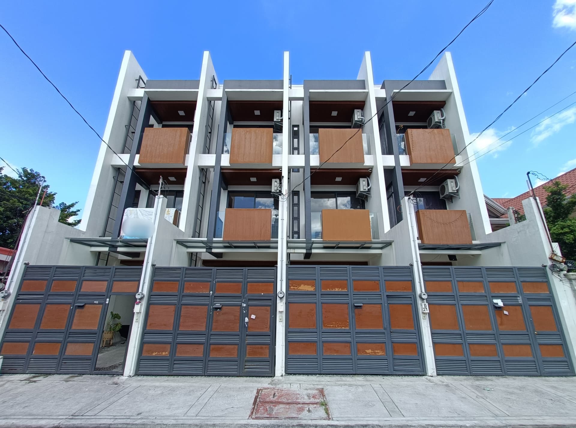 For Sale! Cubao Townhouse near Araneta Gateway LRT -AJCQ