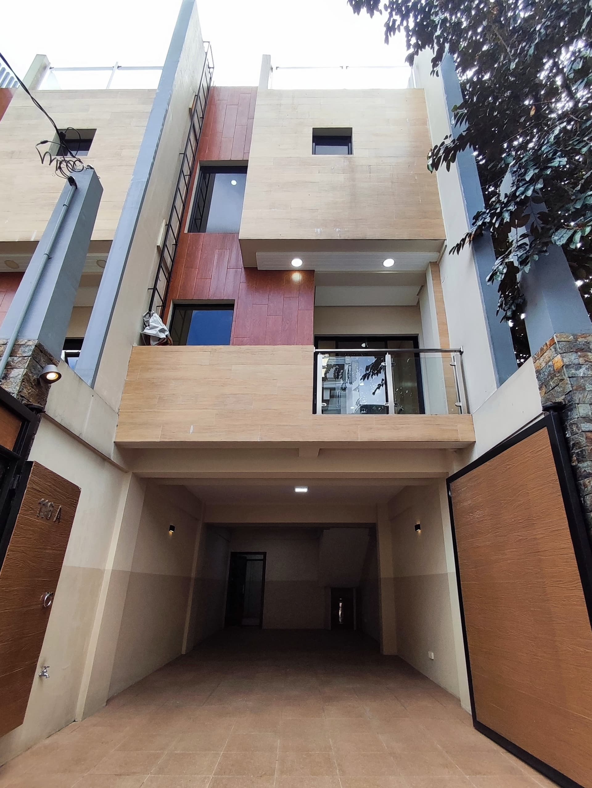 For Sale! Kamuning Townhouse with 2 Car Park 4 Bedroom 17.5M -AJCQ