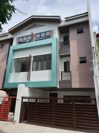 For Sale! Preowned Townhouse in Kamuning with 90sqm Lot Area -AJCQ