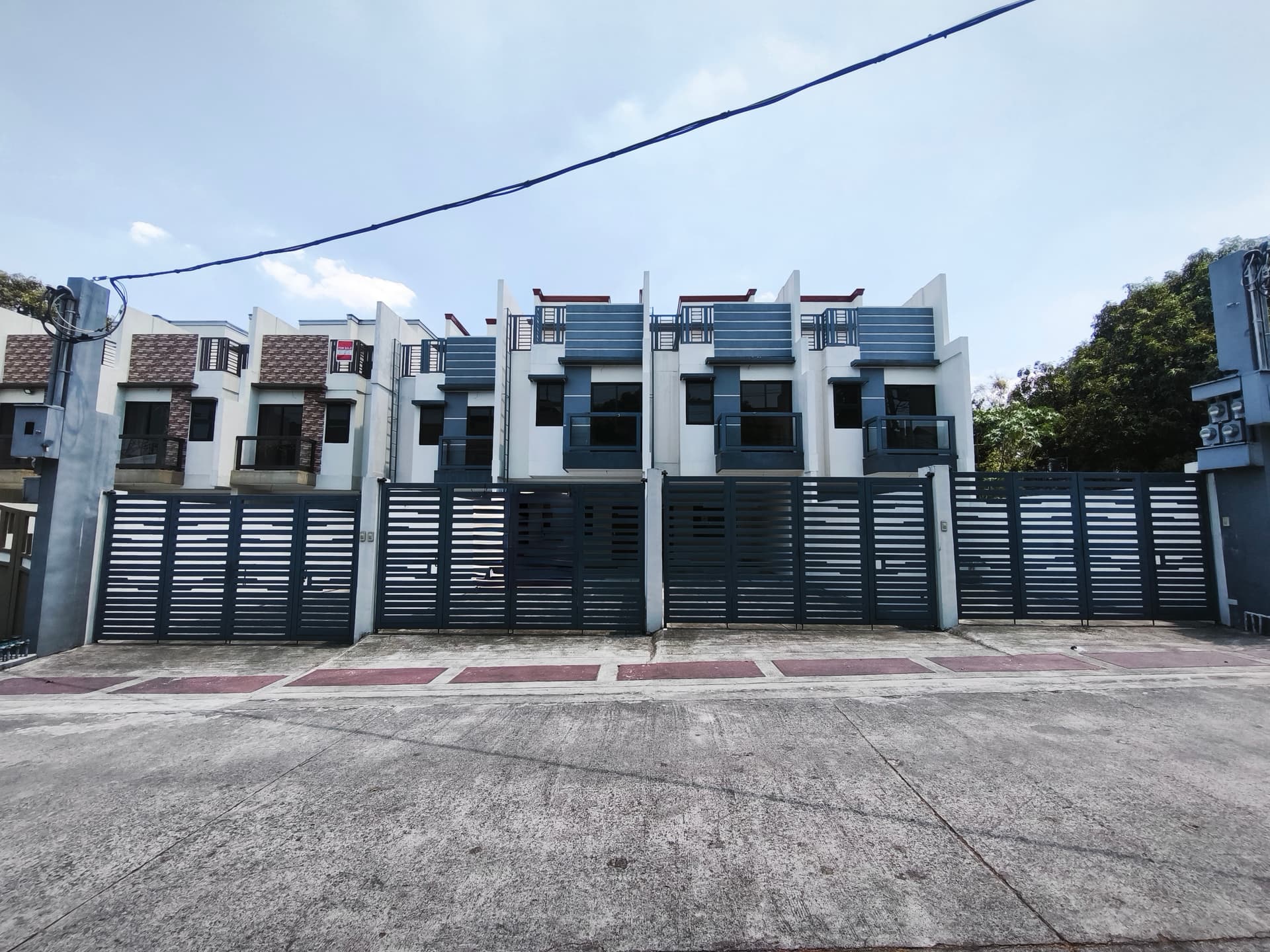Tandang Sora Culiat Quezon City Townhouse with Roofdeck near Commonwealth SD