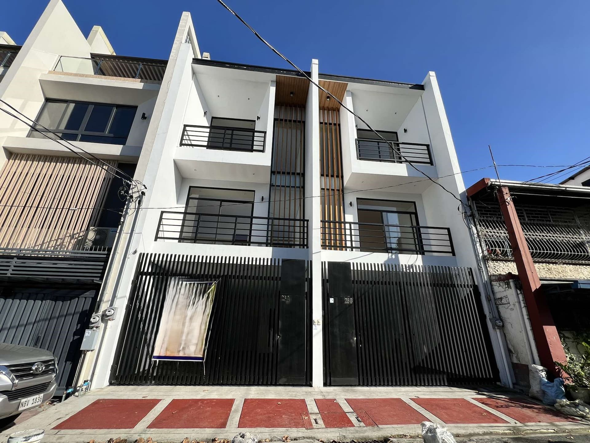 For Sale! Project 2 QC Townhouse with 4 Bedroom 2 Car Park -AJCQ