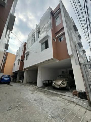 For Sale! Project 2 QC Townhouse with 4 Bedroom 2 Car Park -AJCQ