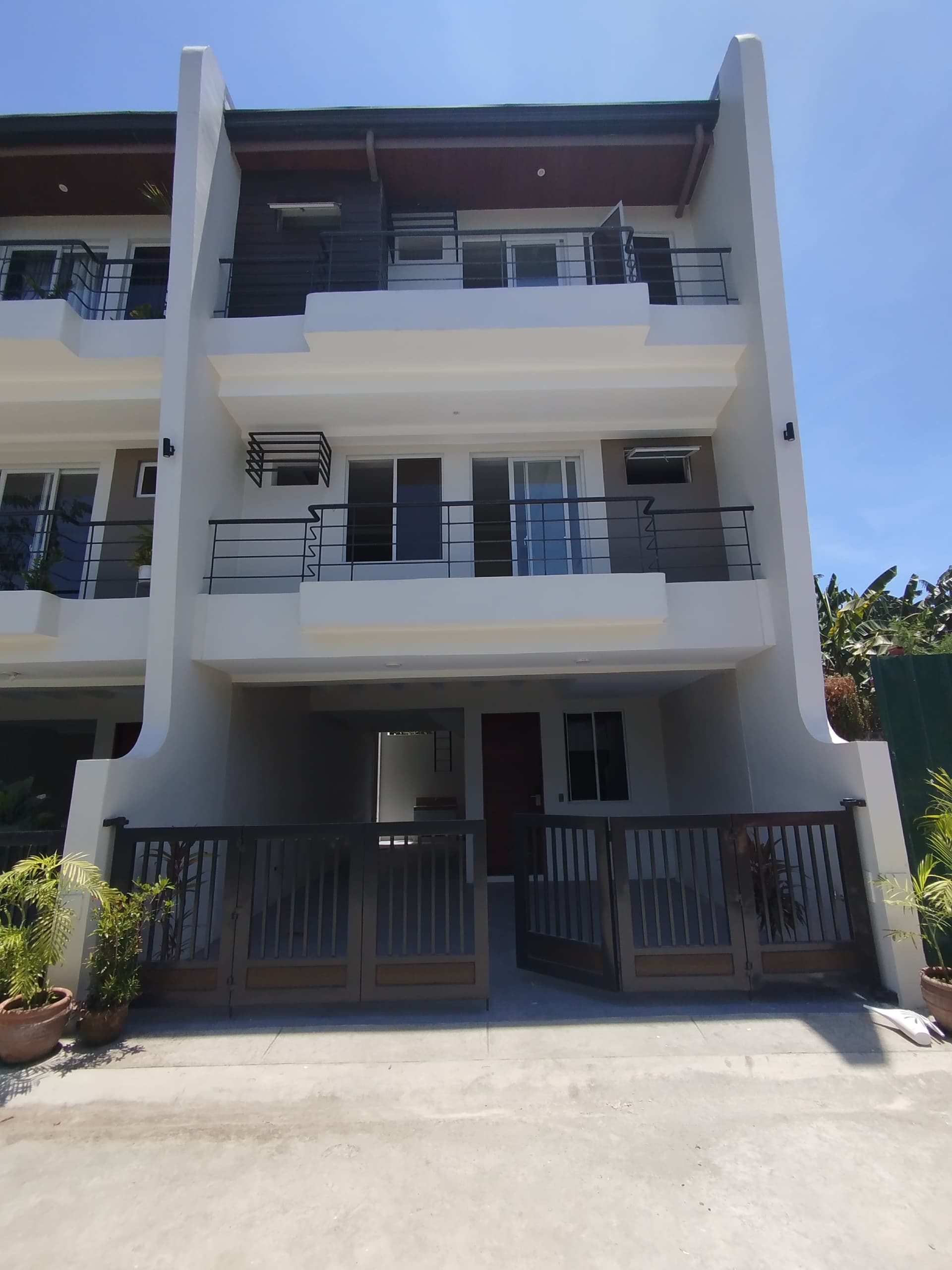 Brandnew Modern Townhouse for Sale in Paranaque 3Storey-MD