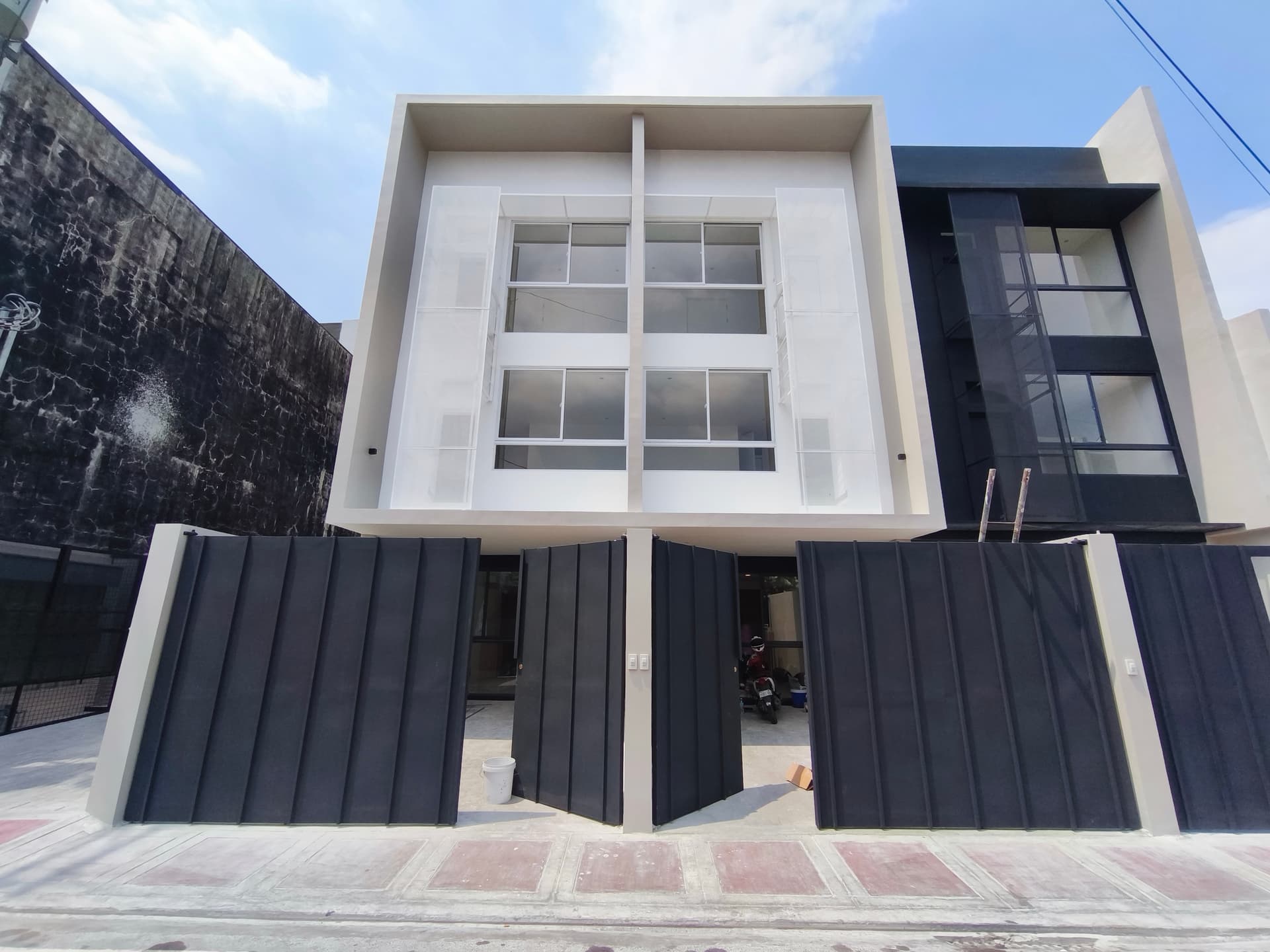 For Sale! Project 4 QC Brandnew Townhouse ear JP Rizal Front unit with 2CG -AJCQ