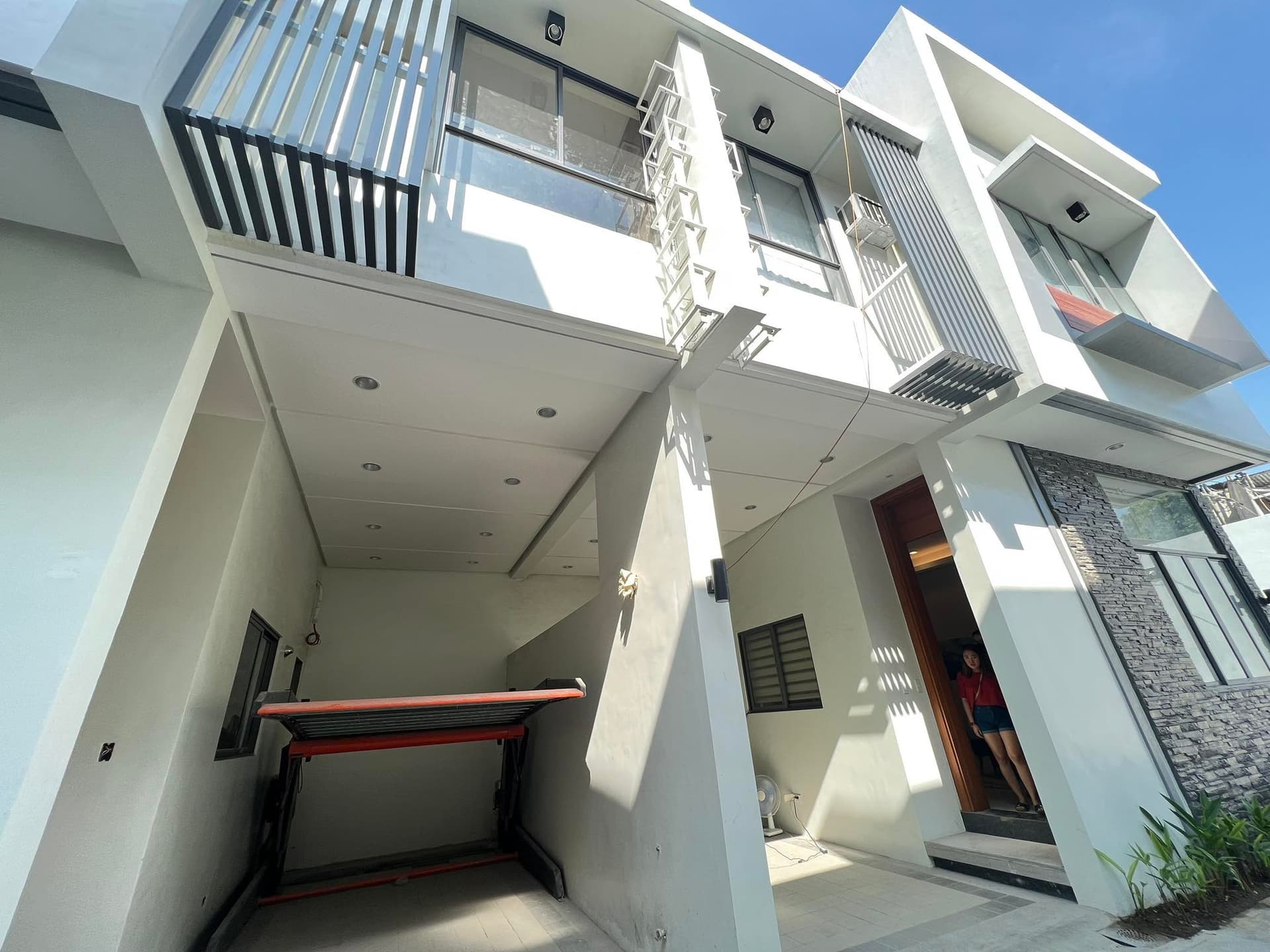 For Sale! Brandnew Townhouse near SM North QCGH with 2 Car Park 13.1M -AJCQ