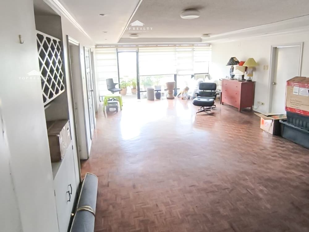Wack Wack Aparments | 3 Bedrooms 3BR Semi-Furnished Corner Condo Unit for Sale in Mandaluyong City