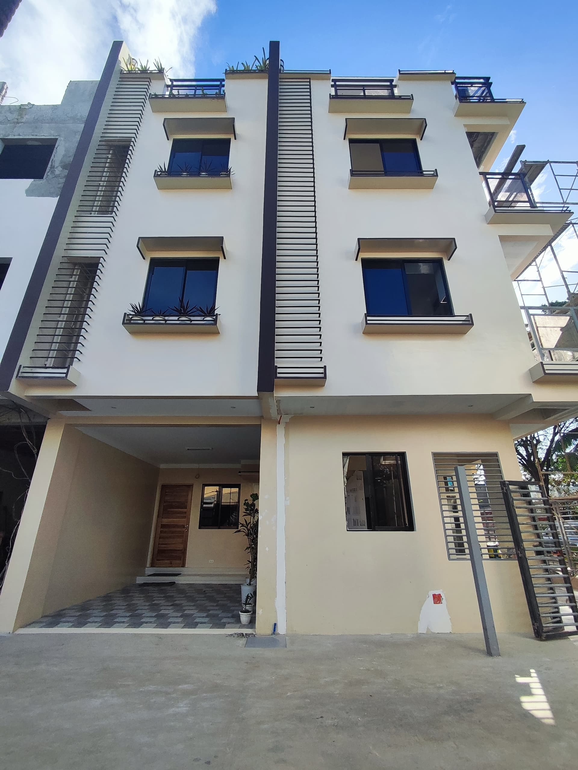 3 Storey Townhouse for Sale W/Roofdeck in Cupang Antipolo RG