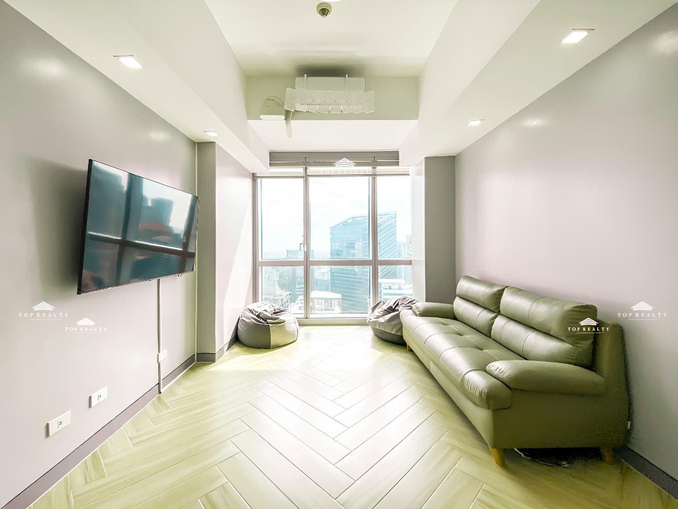 8 Forbestown Road | 2BR 74.2sqm Condo for Sale in Taguig