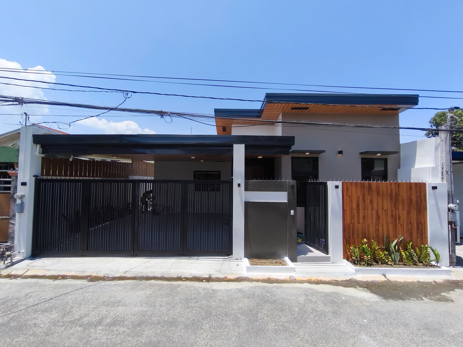 Bungalow House and Lot for Sale in Pilar Village Las pinas-MD