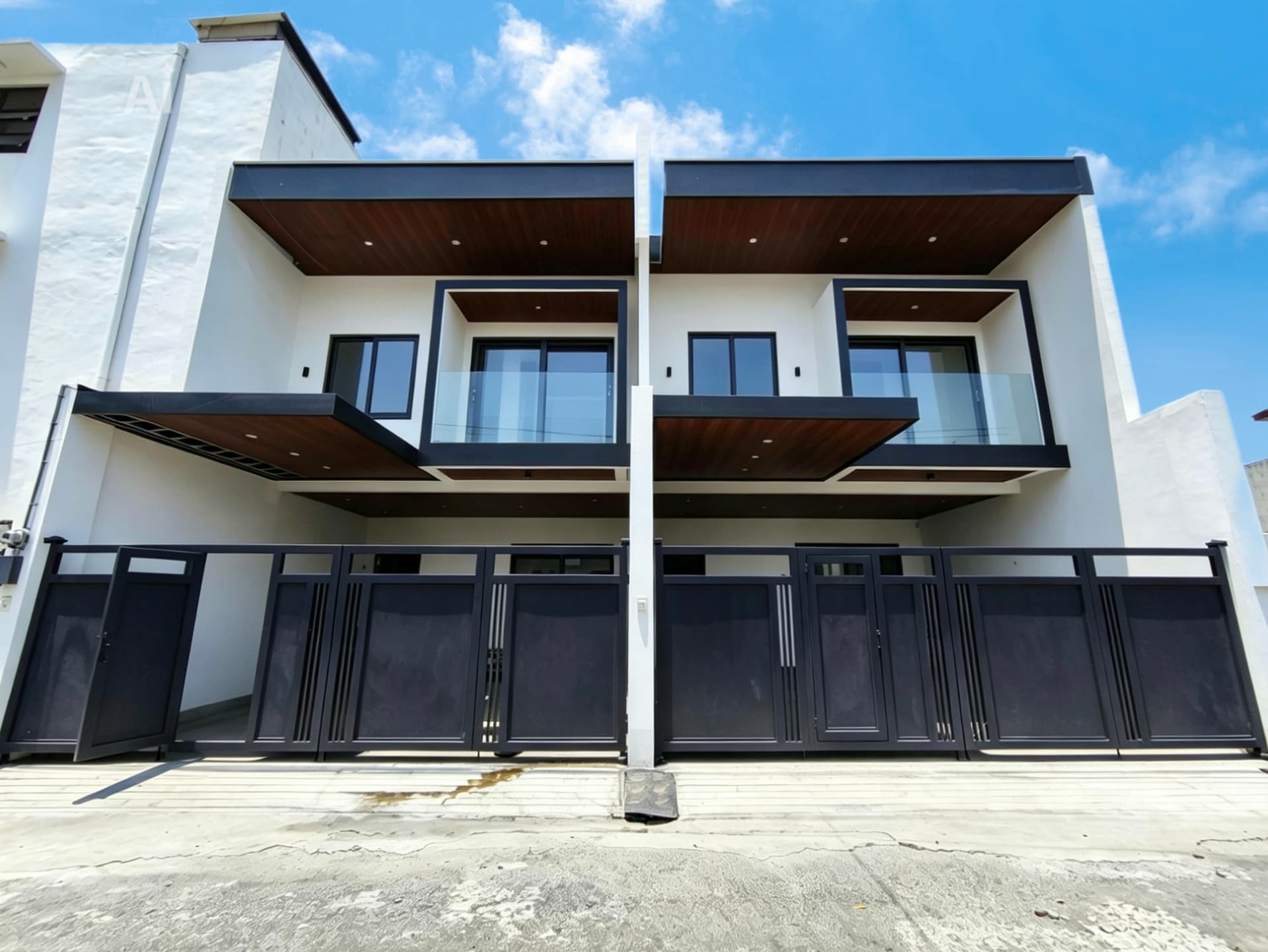 Duplex Type House and Lot for Sale in Pilar Village Las pinas 2Car Garage-MD