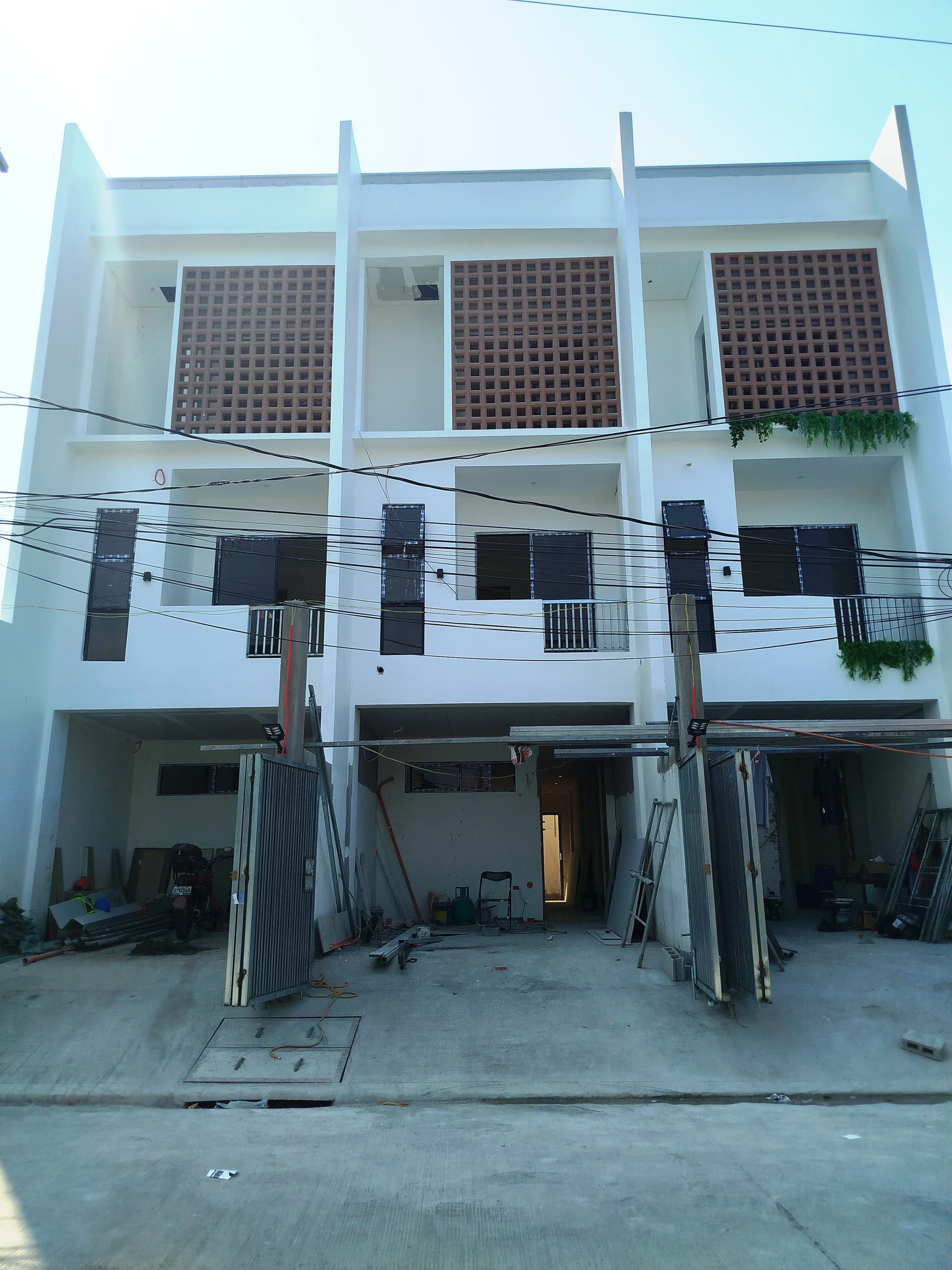 For Sale Three Storey Townhouse for Sale w/3 Bedroom in Las Pina Gatchalian Village-JB