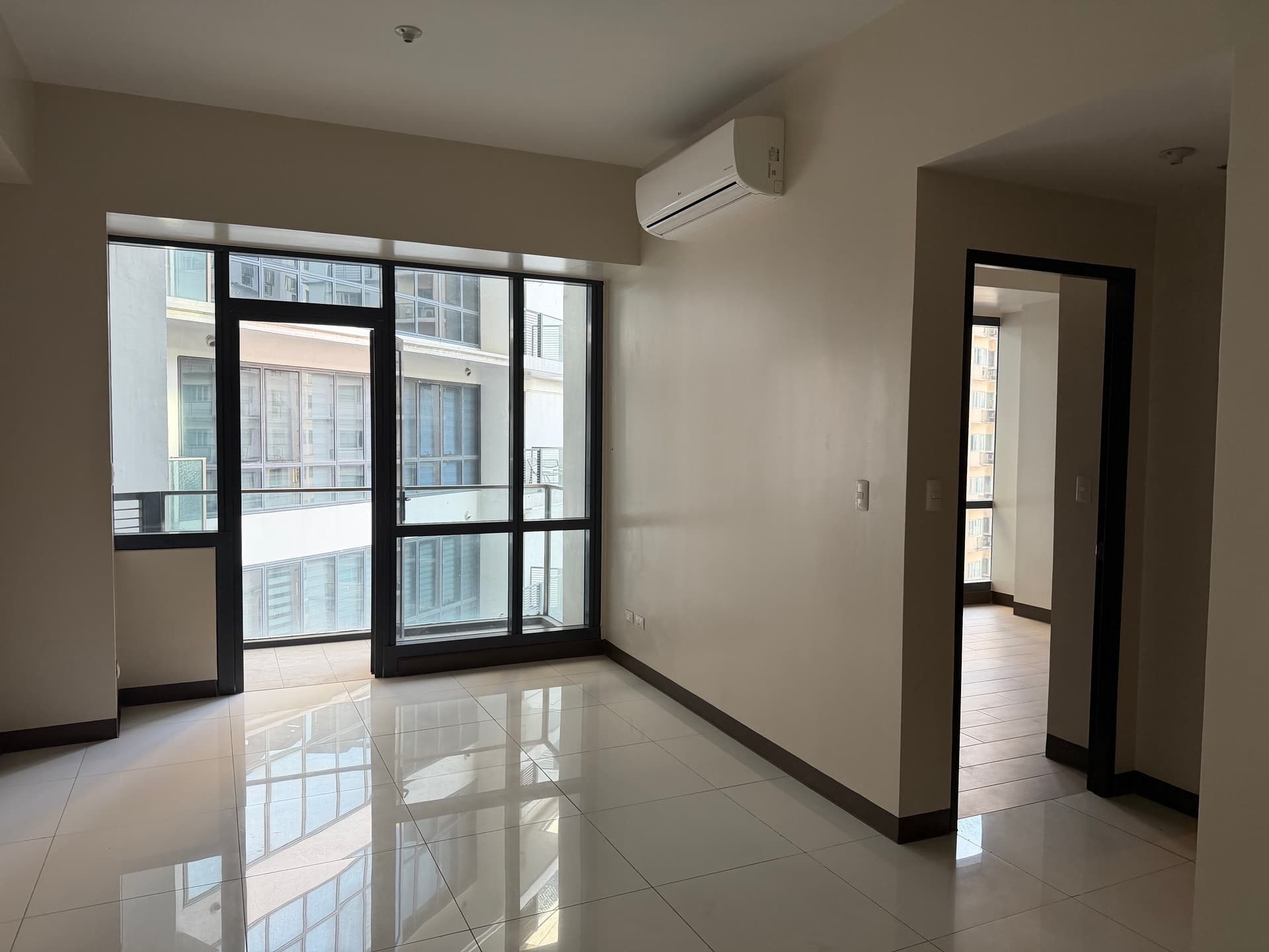Rent to Own Executive 1 Bedroom Condo For Sale in Florence McKinley Hill Taguig near Enderun