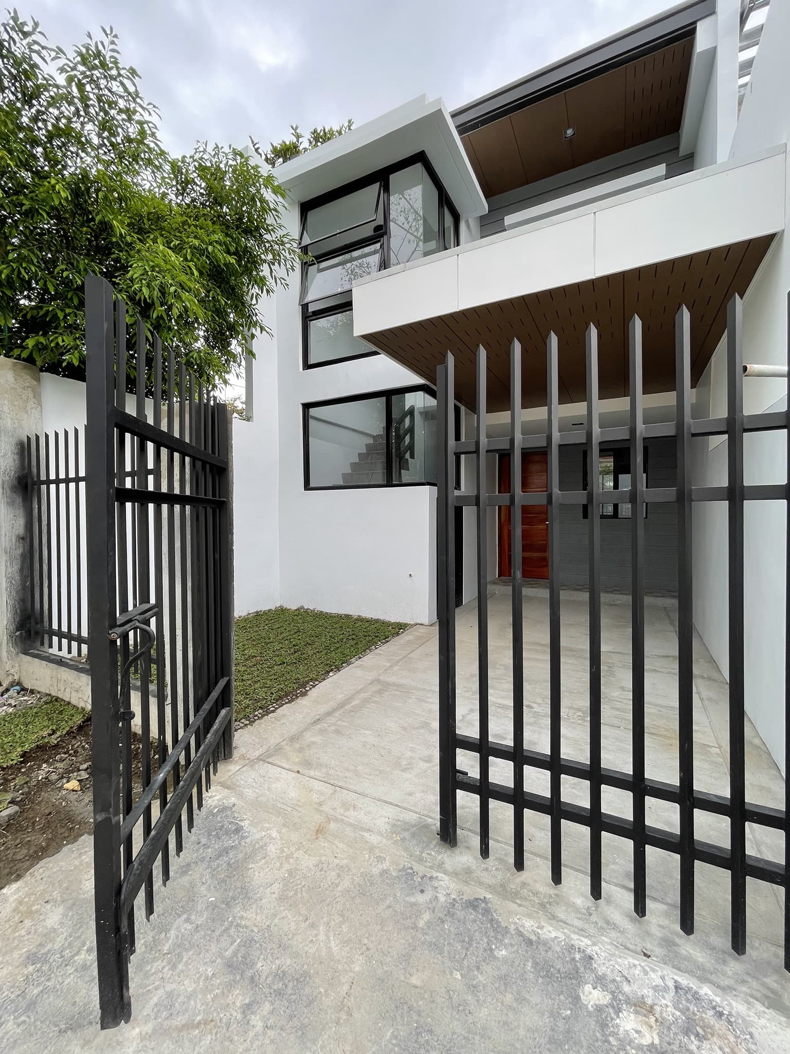 FOR SALE! Townhouse w/ 3-Bedroom Pre Selling in Brgy Mandalagan Bacolod City-AP