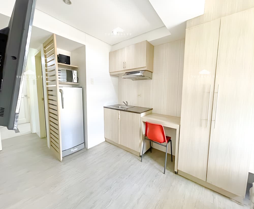 Income Generating 5-Storey Commercial Building with Elevator for Sale in San Lorenzo, Makati City