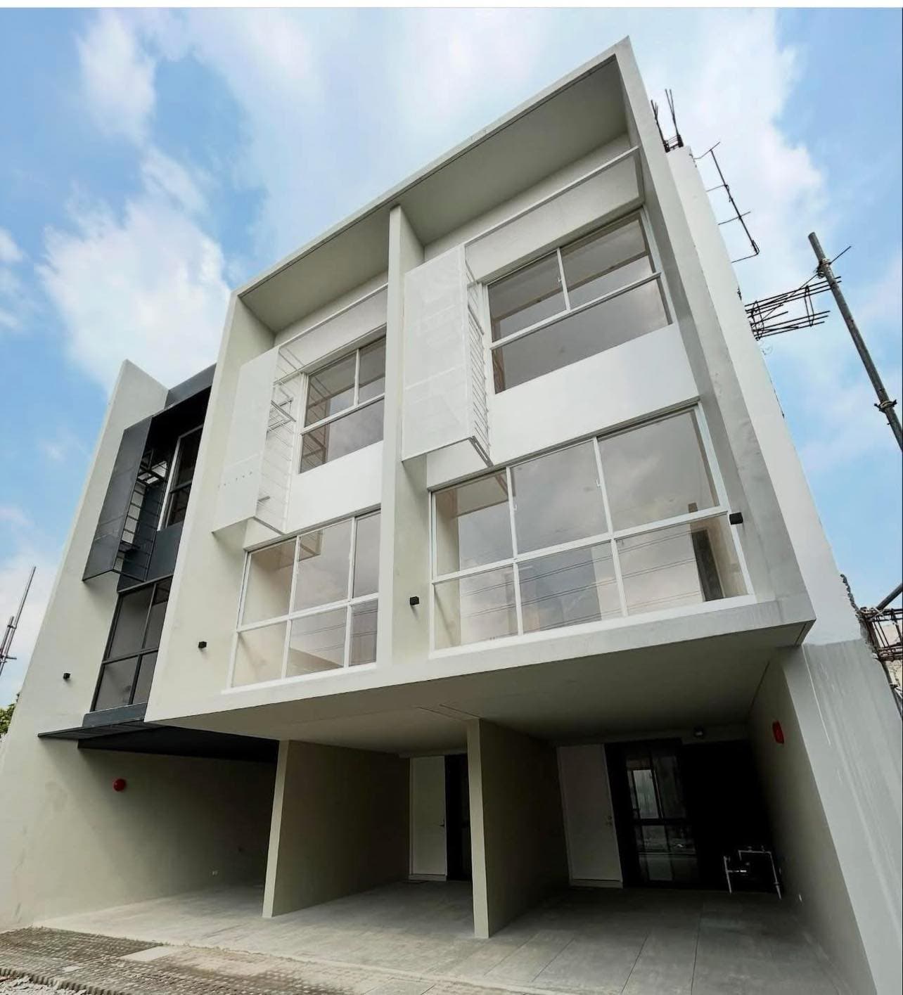 For Sale in Project 4 Quezon City Brandnew Townhouse near P. Tuazon, LRT Anonas JP Rizal SD